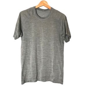 Lululemon Workout Tee Heathered Grey Training T-Shirt Short Sleeve Men’s Small